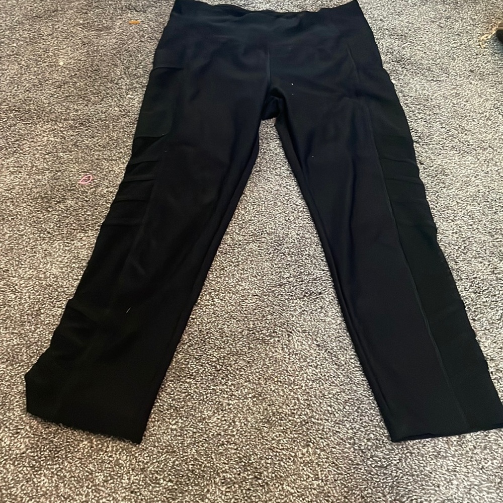 Black cropped leggings with mesh detailing and pockets!!!